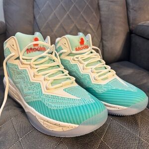 NEW Moolah Women's Basketball Shoes Size 11 Green and White Neovolt Pro v2 MK1